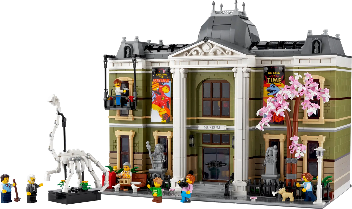 LEGO set 10326 – Natuurhistorisch museum uit de Lego Icons collectie, te huur in West- en Oost-Vlaanderen bij Brickset for You