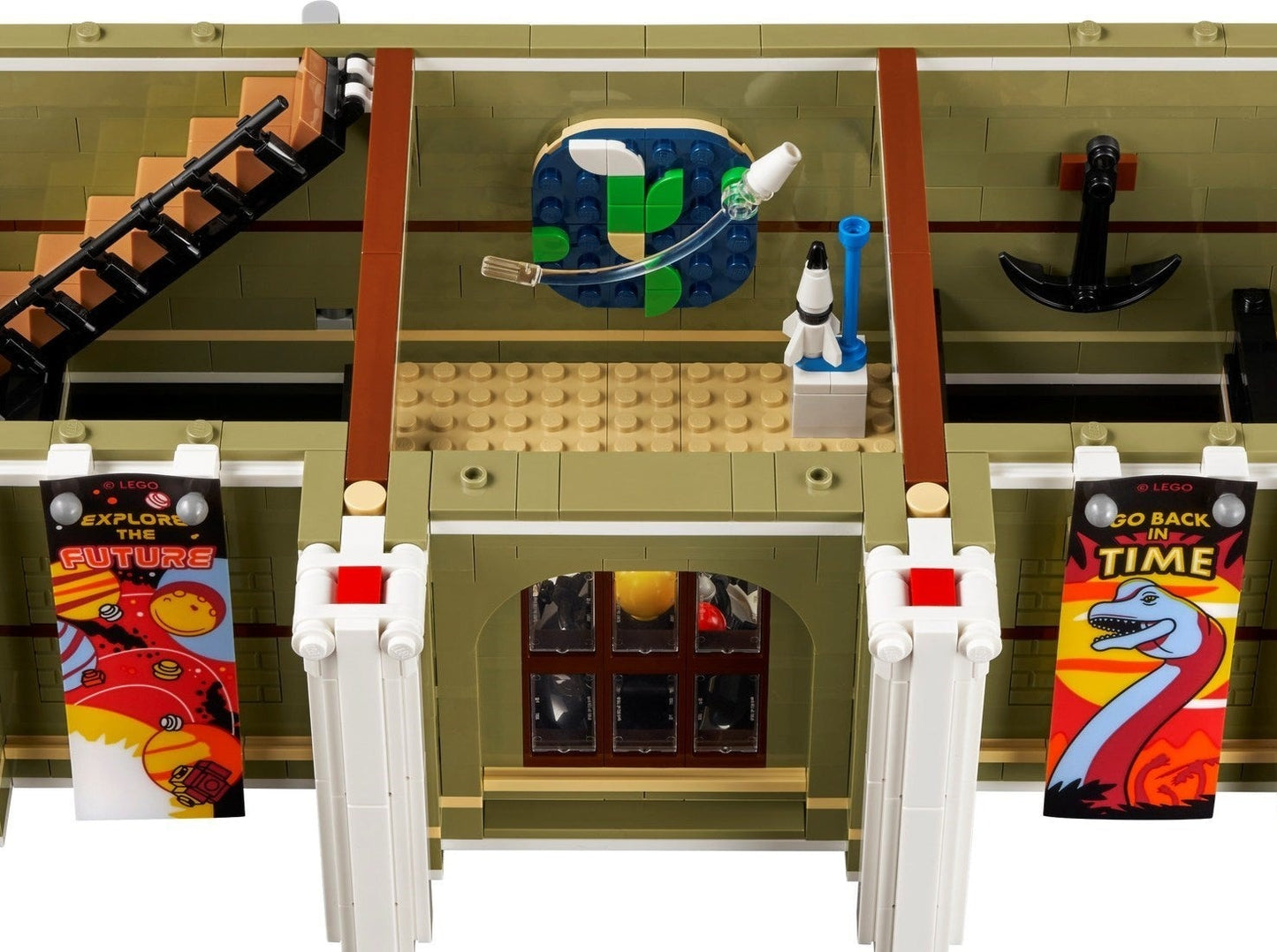 LEGO set 10326 – Natuurhistorisch museum uit de Lego Icons collectie, te huur in West- en Oost-Vlaanderen bij Brickset for You