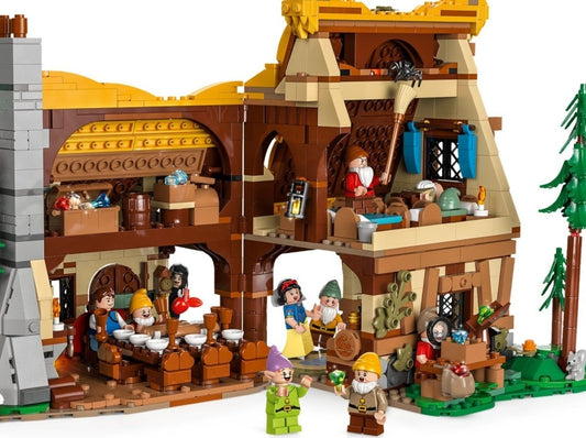 LEGO set 43242 – Huisje van Sneeuwwitje en de zeven dwergen uit de Lego Disney collectie, te huur in West- en Oost-Vlaanderen bij Brickset for You