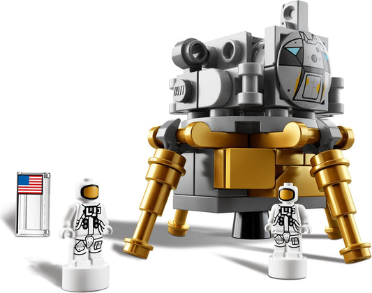 LEGO set 92176 – NASA Apollo Saturn V uit de Lego Ideas collectie, te huur in West- en Oost-Vlaanderen bij Brickset for You