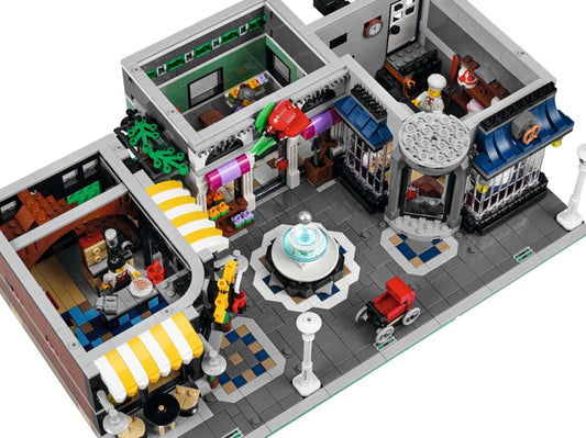 LEGO set 10255 – Gebouwenset uit de Lego Creator Expert collectie, te huur in West- en Oost-Vlaanderen bij Brickset for You