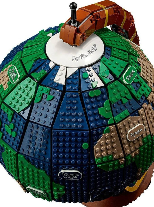 LEGO set 21332 – Wereldbol uit de Lego Ideas collectie, te huur in West- en Oost-Vlaanderen bij Brickset for You