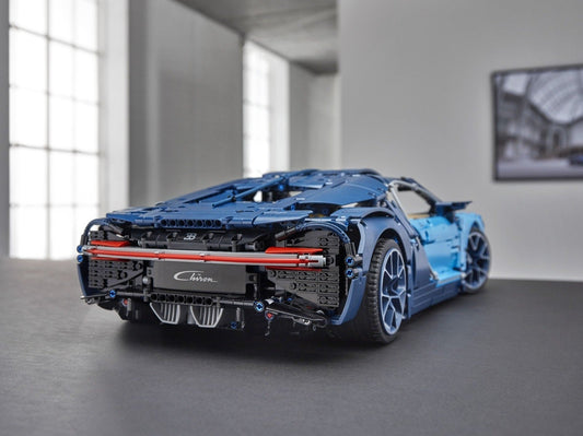 LEGO set 42083 – Bugatti Chiron uit de Lego Technic collectie, te huur in West- en Oost-Vlaanderen bij Brickset for You