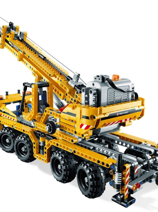 LEGO set 8053 – Mobiele kraan uit de Lego Technic collectie, te huur in West- en Oost-Vlaanderen bij Brickset for You