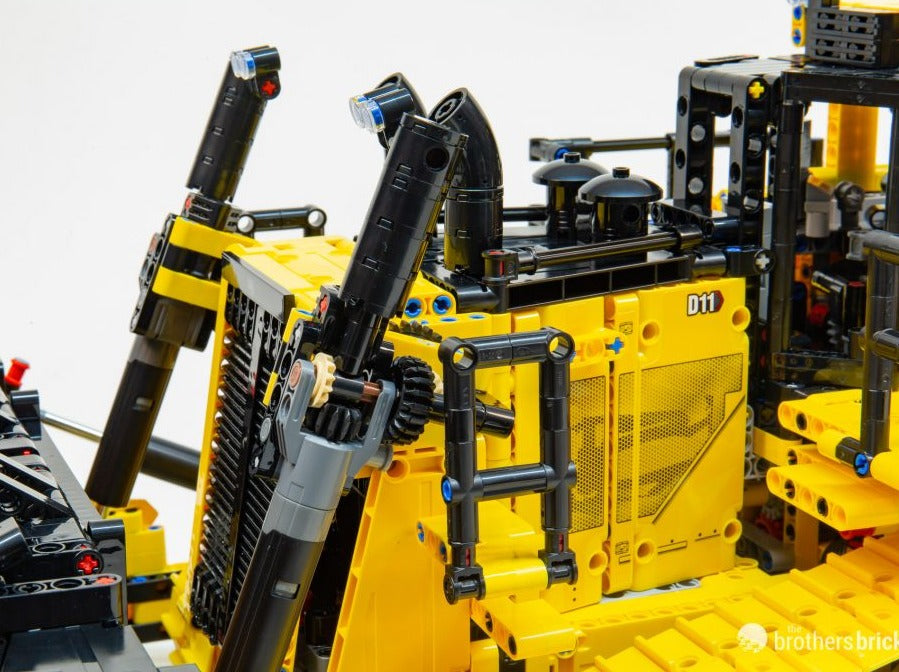 LEGO set 42131 – Cat® D11 Bulldozer met app-besturing uit de Lego Technic collectie, te huur in West- en Oost-Vlaanderen bij Brickset for You