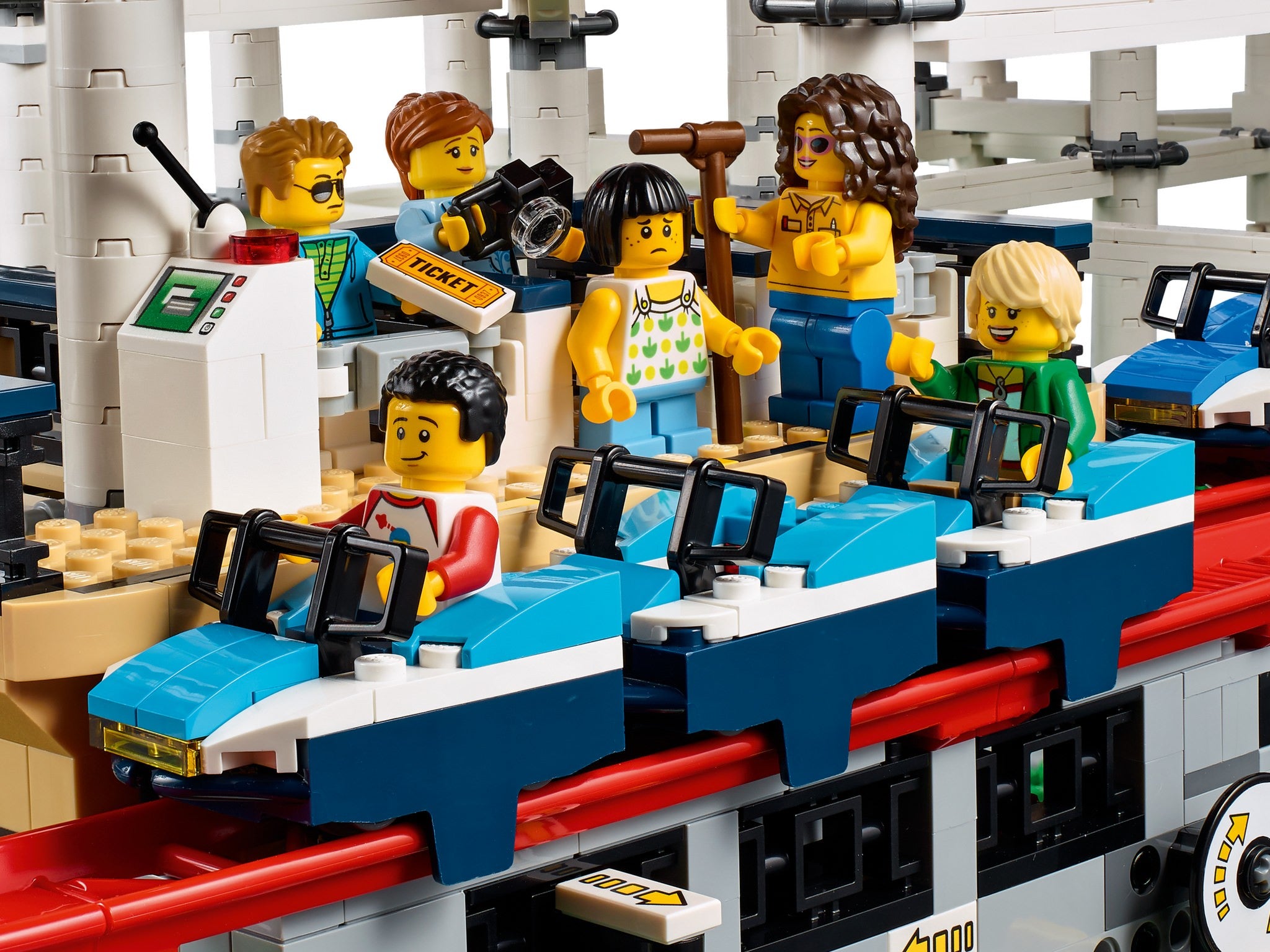 "LEGO set 10261 Achtbaan te huur bij Brickset for You in Kortrijk, West-Vlaanderen"
