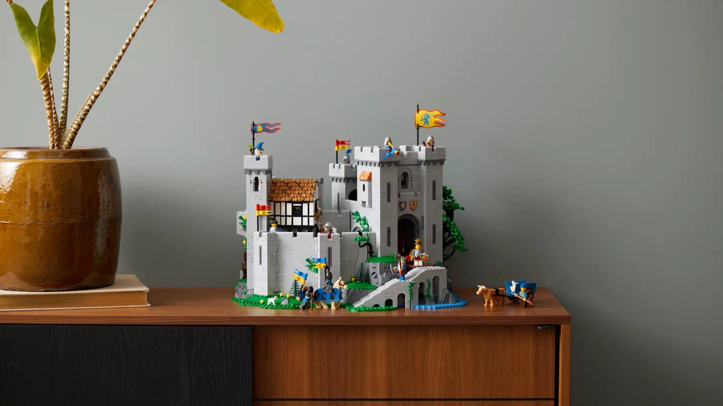 LEGO set 10305 Leeuwenridders Kasteel te huur bij Brickset for You in Kortrijk, West en Oost-Vlaanderen