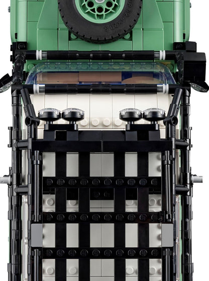 LEGO set 10317 – Land Rover Classic Defender 90 uit de Lego Icons collectie, te huur in West- en Oost-Vlaanderen bij Brickset for You