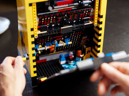 LEGO set 10323 – PAC-MAN arcade uit de Lego Icons collectie, te huur in West- en Oost-Vlaanderen bij Brickset for You
