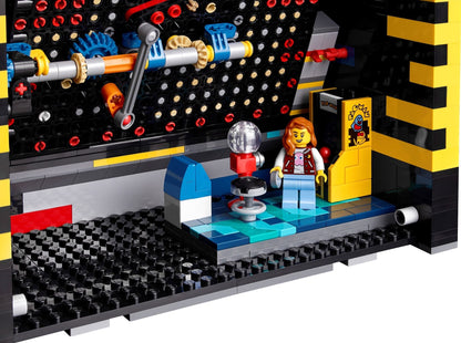 LEGO set 10323 – PAC-MAN arcade uit de Lego Icons collectie, te huur in West- en Oost-Vlaanderen bij Brickset for You