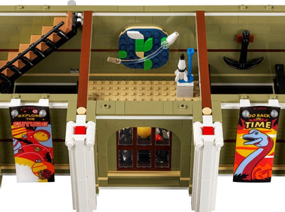 LEGO set 10326 – Natuurhistorisch museum uit de Lego Icons collectie, te huur in West- en Oost-Vlaanderen bij Brickset for You