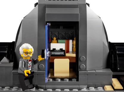 LEGO set 10326 – Natuurhistorisch museum uit de Lego Icons collectie, te huur in West- en Oost-Vlaanderen bij Brickset for You