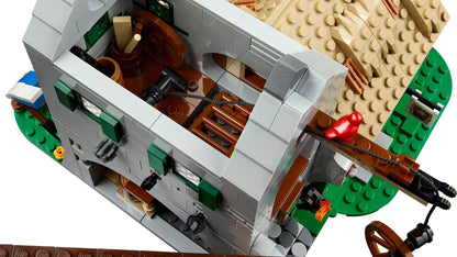 LEGO set 10332 – Middeleeuws stadsplein uit de Lego Icons collectie, te huur in West- en Oost-Vlaanderen bij Brickset for You