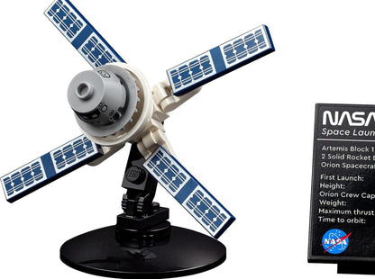 LEGO set 10341 – NASA Artemis ruimtelanceersysteem uit de Lego Icons collectie, te huur in West- en Oost-Vlaanderen bij Brickset for You