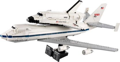 LEGO set 10360 – Shuttle Carrier Aircraft uit de Lego Icons, te huur in West- en Oost-Vlaanderen bij Brickset for You