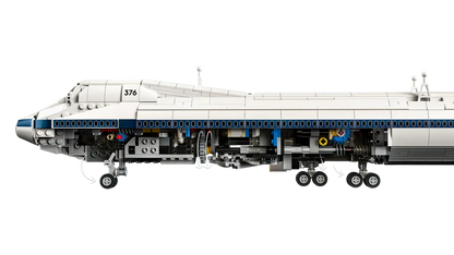 LEGO set 10360 – Shuttle Carrier Aircraft uit de Lego Icons, te huur in West- en Oost-Vlaanderen bij Brickset for You