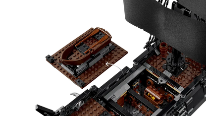 LEGO set 10365 – Het piratenschip van kapitein Jack Sparrow uit de Lego Icons collectie, te huur in West- en Oost-Vlaanderen bij Brickset for You