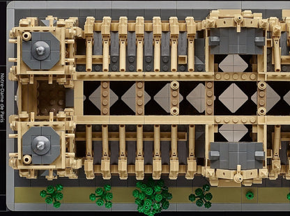 LEGO set 21061 – Notre-Dame van Parijs uit de Lego Architecture collectie, te huur in West- en Oost-Vlaanderen bij Brickset for You