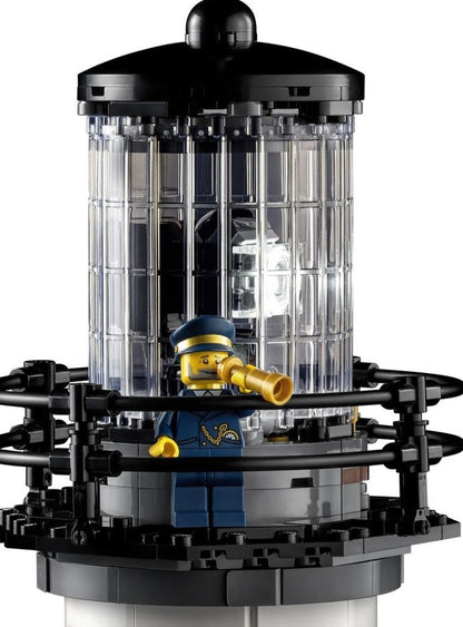 LEGO set 21335 – Gemotoriseerde vuurtoren uit de Lego Ideas collectie, te huur in West- en Oost-Vlaanderen bij Brickset for You
