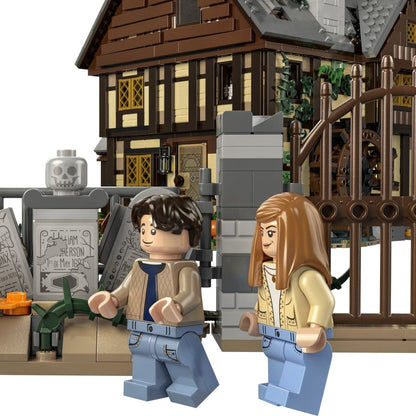 LEGO set 21341 – Disney Hocus Pocus: het huisje van de Sanderson-zussen uit de Lego Ideas collectie, te huur in West- en Oost-Vlaanderen bij Brickset for You