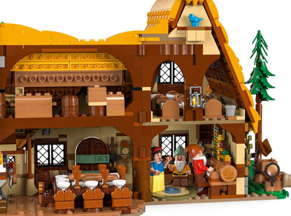 LEGO set 43242 – Huisje van Sneeuwwitje en de zeven dwergen uit de Lego Disney collectie, te huur in West- en Oost-Vlaanderen bij Brickset for You