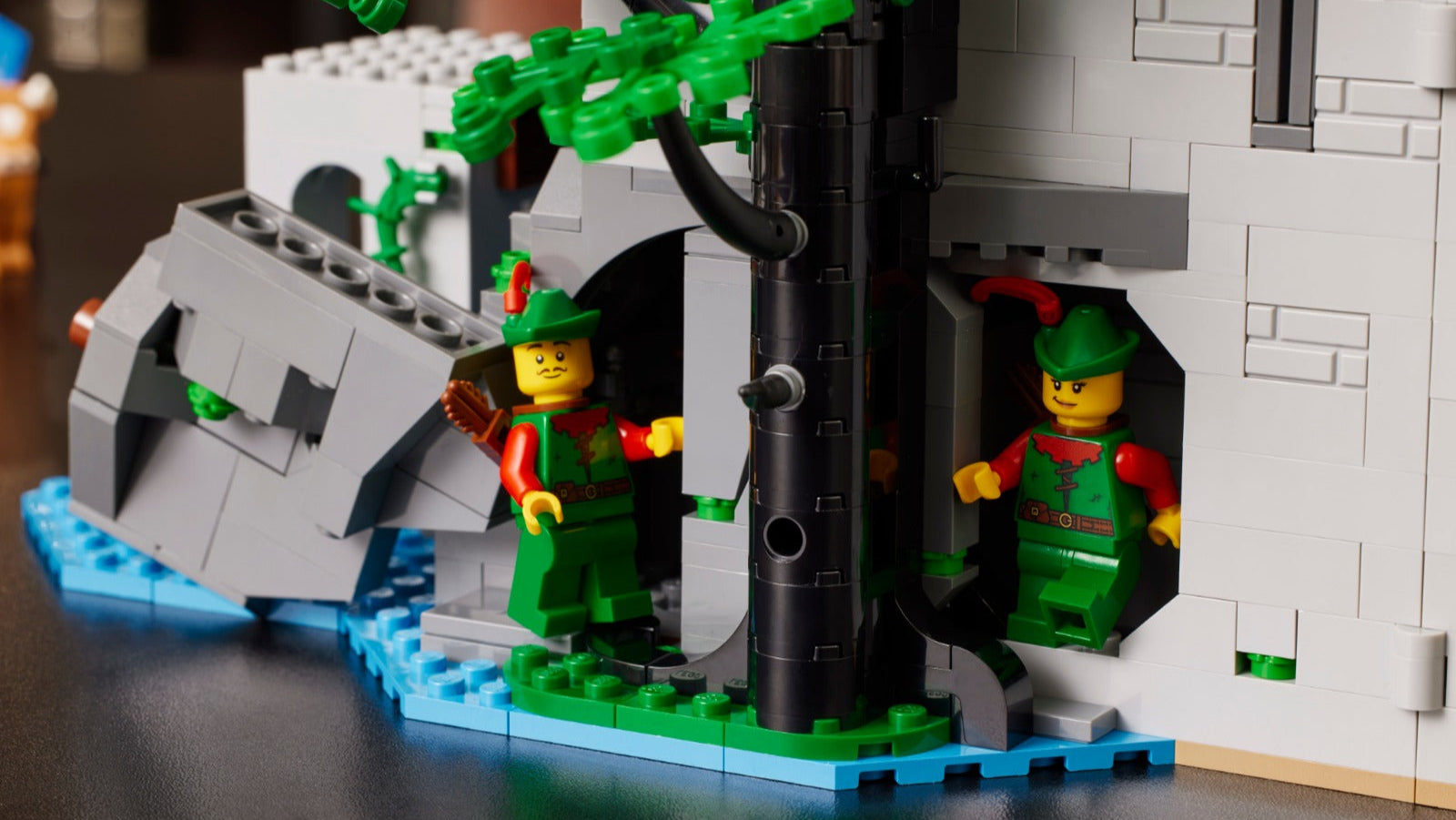 LEGO set 10305 Leeuwenridders Kasteel te huur bij Brickset for You in Kortrijk, West en Oost-Vlaanderen