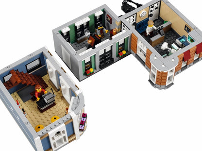 LEGO set 10255 – Gebouwenset uit de Lego Creator Expert collectie, te huur in West- en Oost-Vlaanderen bij Brickset for You