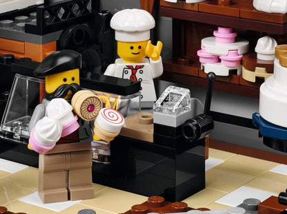 LEGO set 10255 – Gebouwenset uit de Lego Creator Expert collectie, te huur in West- en Oost-Vlaanderen bij Brickset for You