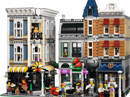 LEGO set 10255 – Gebouwenset uit de Lego Creator Expert collectie, te huur in West- en Oost-Vlaanderen bij Brickset for You