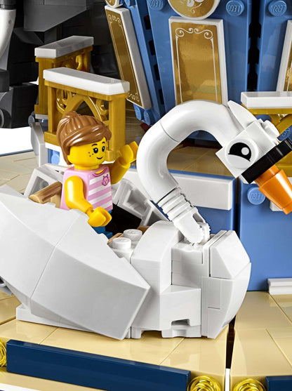 LEGO set 10257 – Draaimolen uit de Lego Creator Expert collectie, te huur in West- en Oost-Vlaanderen bij Brickset for You