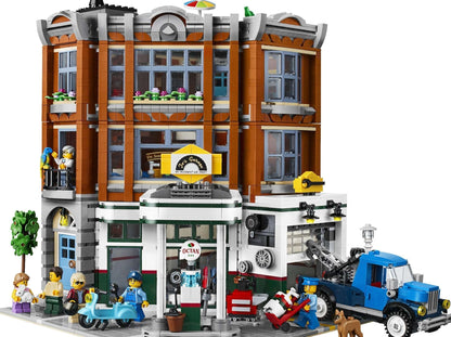 LEGO set 10264 – Garage op de hoek uit de Lego Creator Expert collectie, te huur in West- en Oost-Vlaanderen bij Brickset for You