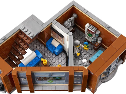 LEGO set 10264 – Garage op de hoek uit de Lego Creator Expert collectie, te huur in West- en Oost-Vlaanderen bij Brickset for You