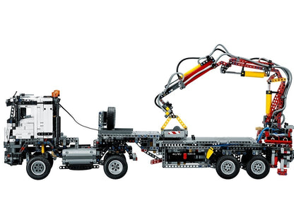 LEGO set 42043 – Mercedes-Benz Arocs 3245 uit de Lego Technic collectie, te huur in West- en Oost-Vlaanderen bij Brickset for You