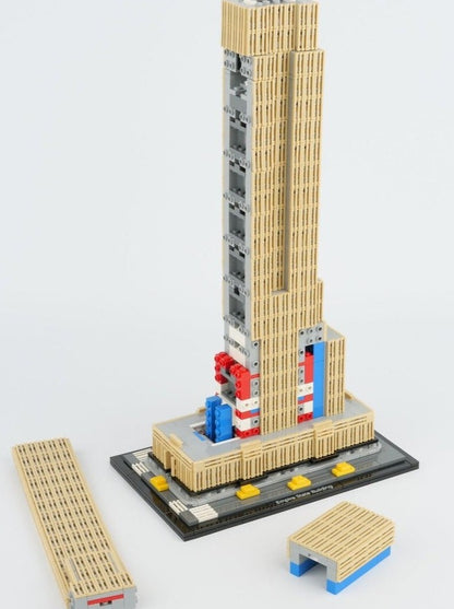 LEGO set 21046 – Empire State Building uit de Lego Architecture collectie, te huur in West- en Oost-Vlaanderen bij Brickset for You