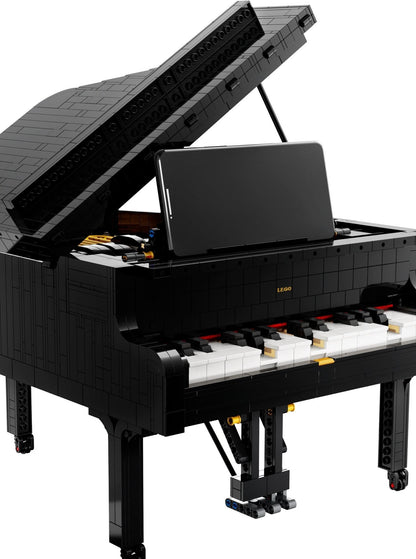 LEGO set 21323 – Vleugelpiano uit de Lego Ideas collectie, te huur in West- en Oost-Vlaanderen bij Brickset for You