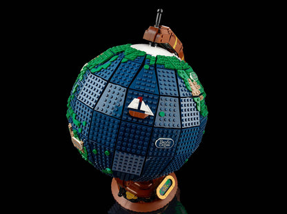 LEGO set 21332 – Wereldbol uit de Lego Ideas collectie, te huur in West- en Oost-Vlaanderen bij Brickset for You