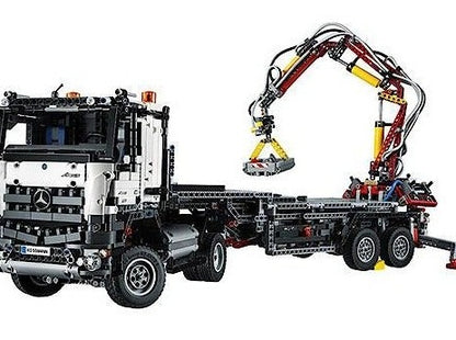 LEGO set 42043 – Mercedes-Benz Arocs 3245 uit de Lego Technic collectie, te huur in West- en Oost-Vlaanderen bij Brickset for You