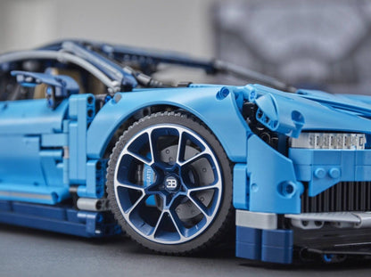 LEGO set 42083 – Bugatti Chiron uit de Lego Technic collectie, te huur in West- en Oost-Vlaanderen bij Brickset for You