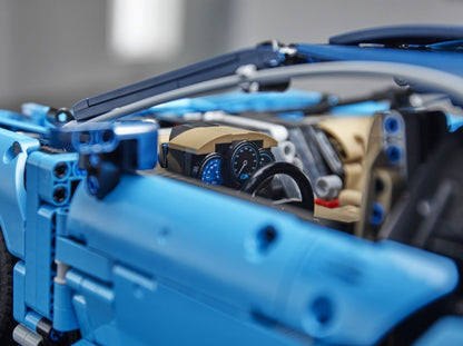 LEGO set 42083 – Bugatti Chiron uit de Lego Technic collectie, te huur in West- en Oost-Vlaanderen bij Brickset for You