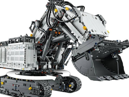LEGO set 42100 – Liebherr R 9800 Graafmachine uit de Lego Technic collectie, te huur in West- en Oost-Vlaanderen bij Brickset for You