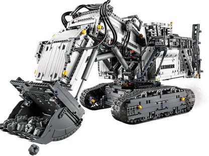 LEGO set 42100 – Liebherr R 9800 Graafmachine uit de Lego Technic collectie, te huur in West- en Oost-Vlaanderen bij Brickset for You