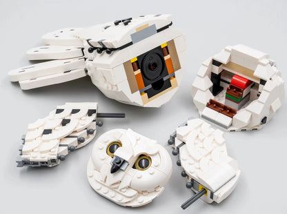 LEGO set 76391 – Zweinstein™ Iconen - verzamelobjecten uit de Lego Harry Potter collectie, te huur in West- en Oost-Vlaanderen bij Brickset for You